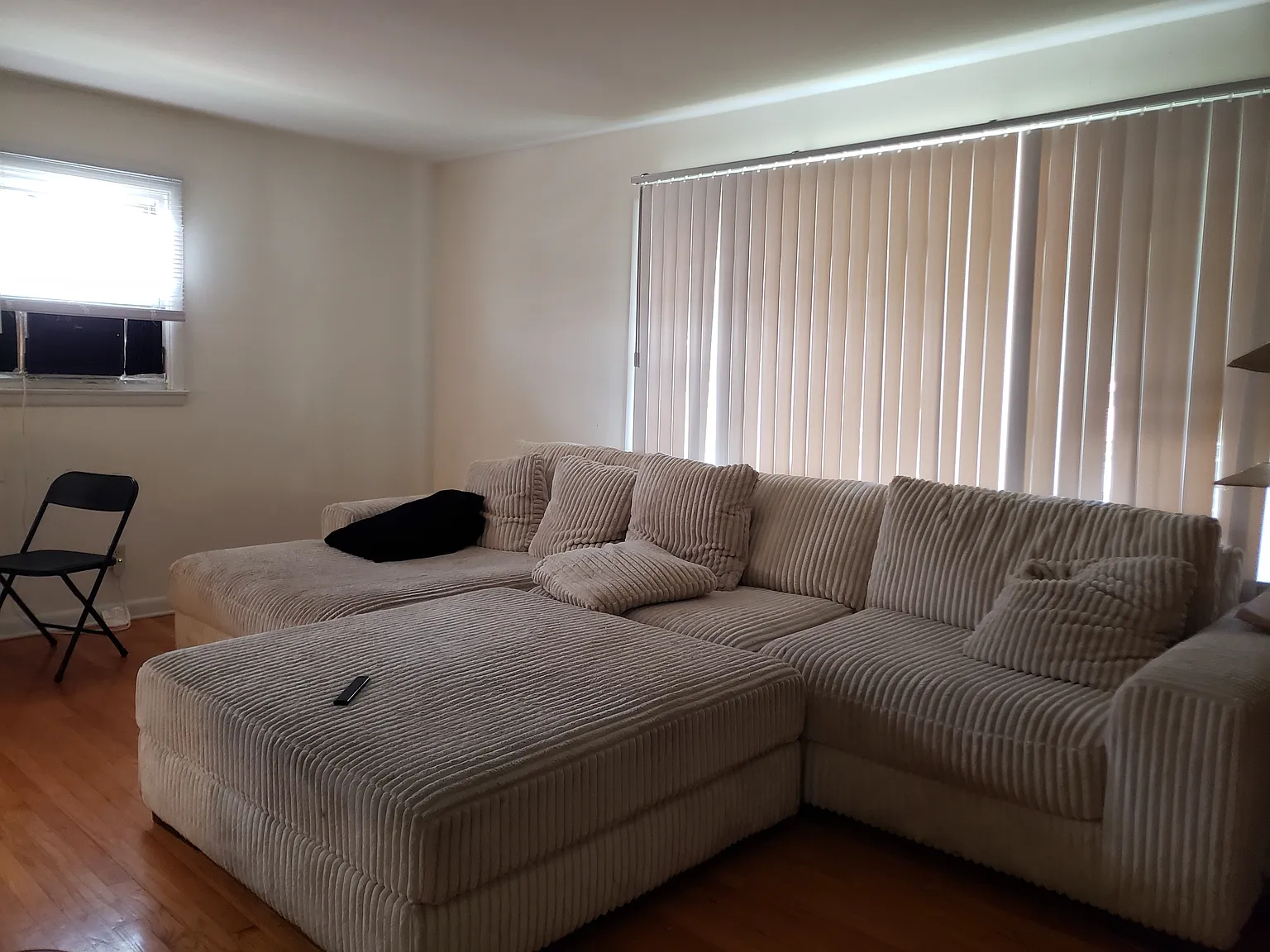 3 bed, 945 sqft, $1,050 — Photo 2