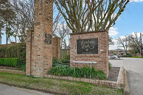 1311 Antoine Dr #195 Photo 1