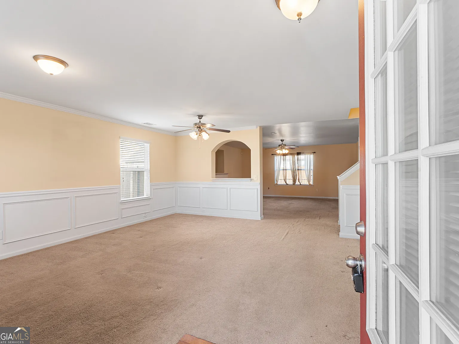 4 bed, 2.5 bath, 2427 sqft, $2,300 — Photo 2