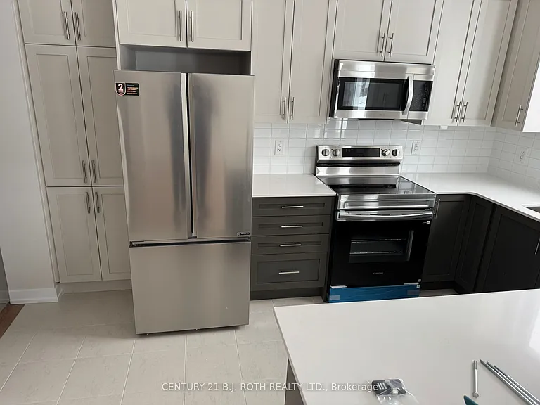 944 Seagrave Ln — Photo 4