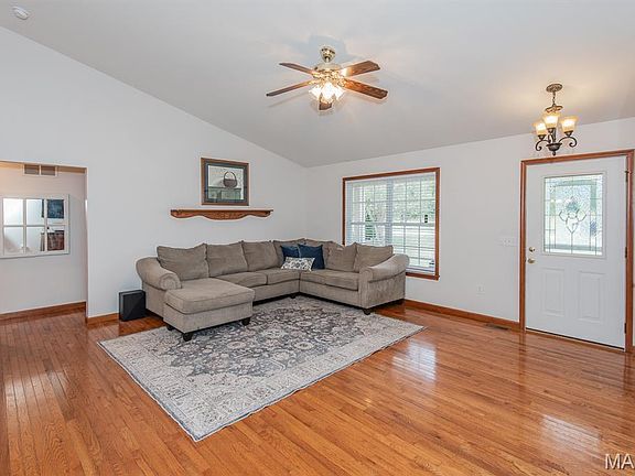 2nd image of 35 Chinkapin Ct