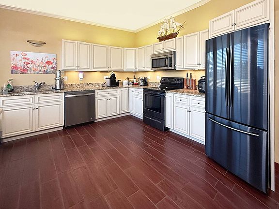 4th image of 332 Club Cove Dr
