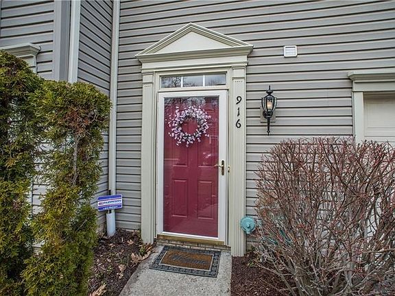 2nd image of 916 Tanglewood Dr