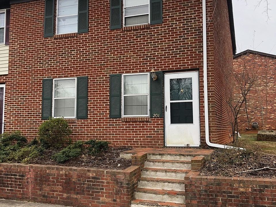 1st image of 201 Belle Terre Dr