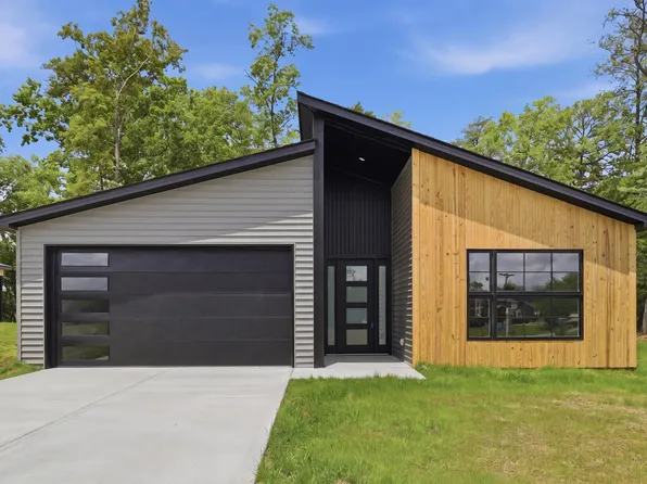 1081 Country Club Rd, Pickens, SC 29671