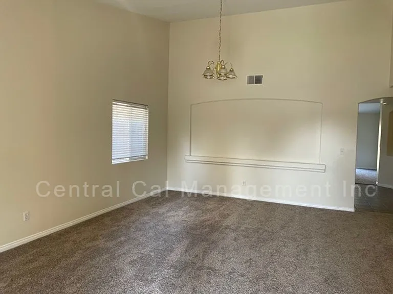 11902 Cedar Bluff Ave — Photo 2