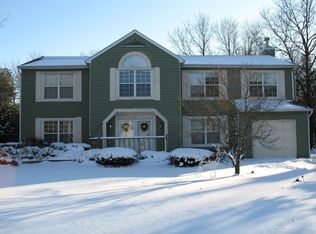 6 Bunker Ct, Manorville, NY 11949