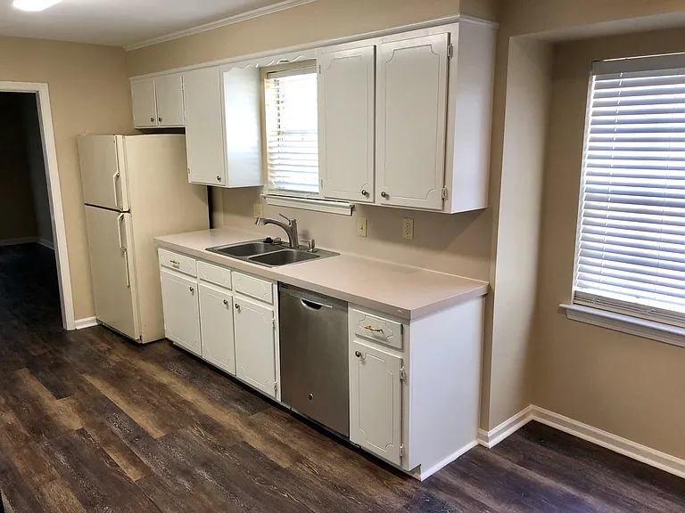 1226 Stoneliegh Dr — Photo 10