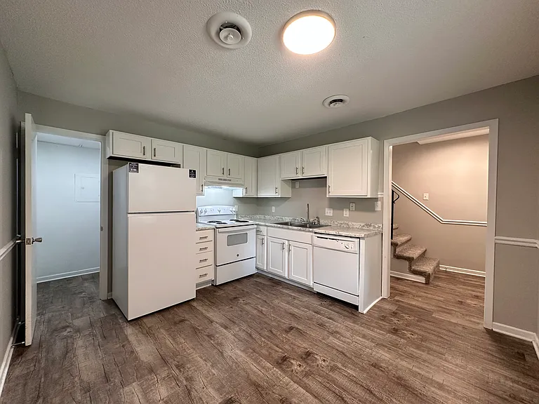 935 Naomi Dr — Photo 7