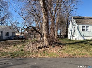 11 Myron Avenue, Bridgeport, CT 06606