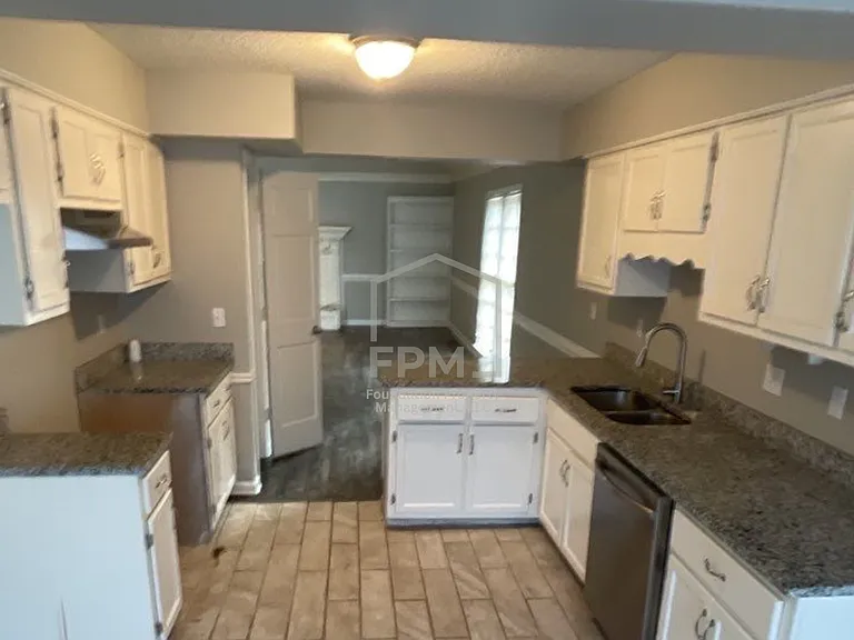 7089 Cobblestone Dr — Photo 4