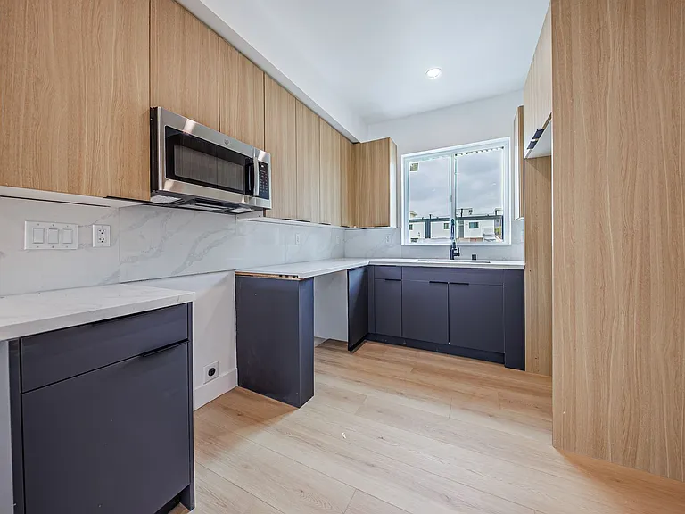 5187 W 21st St — Photo 17