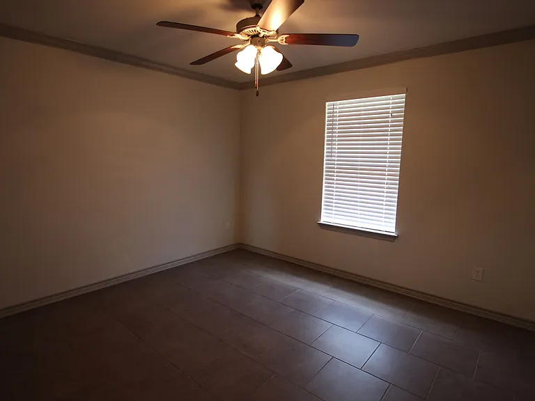 Beautiful 3 Bedroom 2 Bathroom Townhouse In South Tyler! Now Offering 1/2 Off First Full Months R... — Photo 24