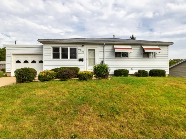 2560 Crissy Dr, Dubuque, IA 52001