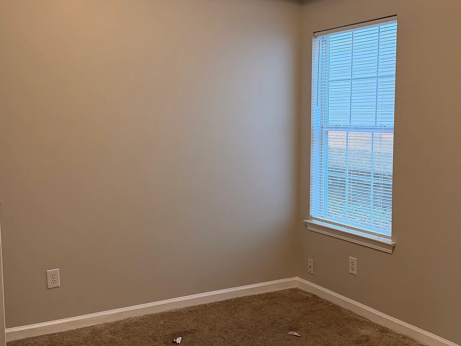 4 bed, 1687 sqft, $2,287 — Photo 4