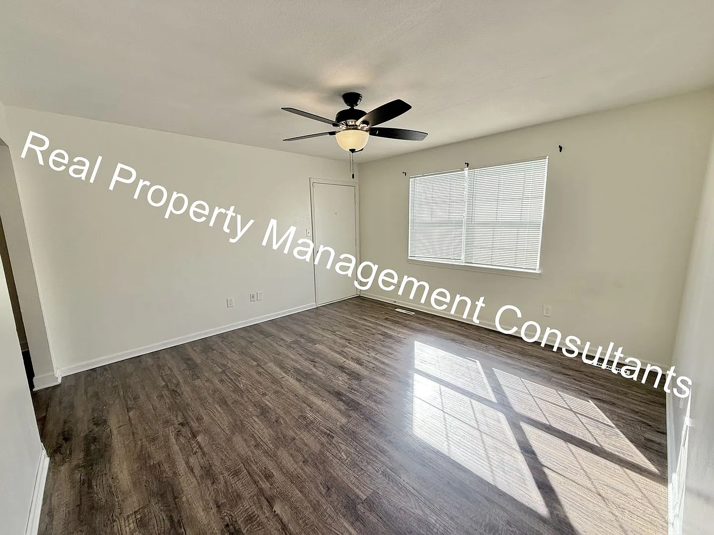 Charming 2-Bedroom, 1.5-Bath Unit in Blue Springs — Photo 4