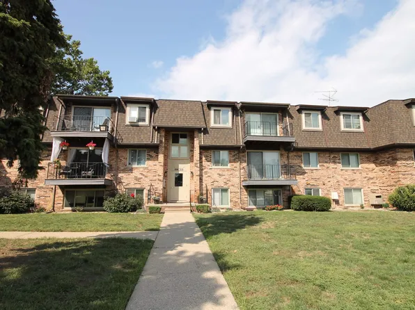 433 Riviera Dr, Saint Clair Shores, MI 48080