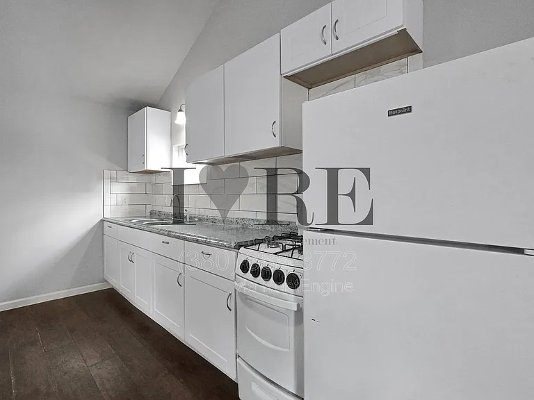 1555 Myrtle Ave — Photo 4