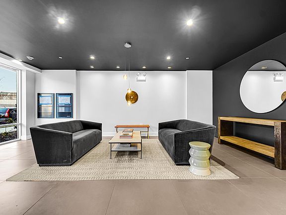 5th image of 1701 W Webster Ave #502