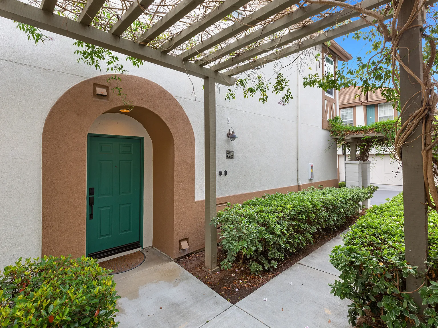 3 bed, 2.5 bath, 1253 sqft, $6,000 — Photo 3