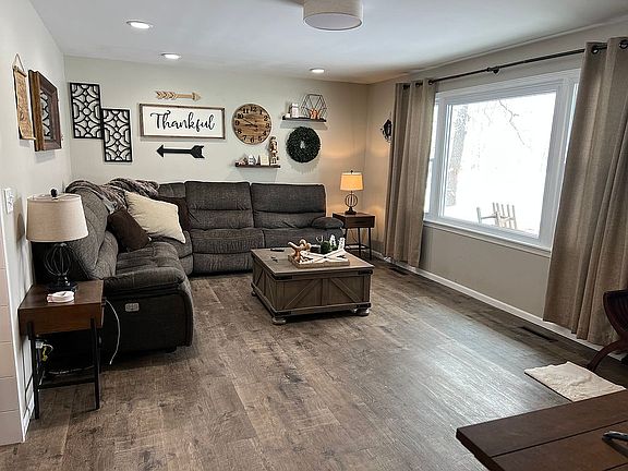 5th image of 1107 Vista Dr