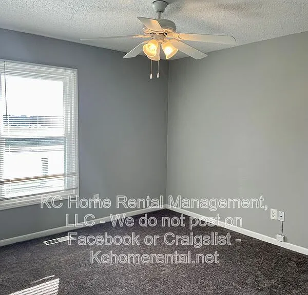 10606 N Oak Trafficway — Photo 16