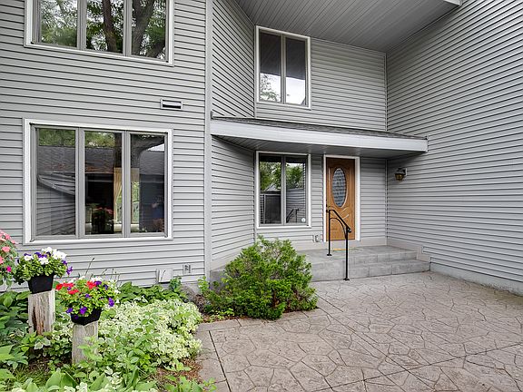 2nd image of 2656 Mackubin St