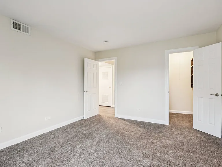 Crystal Lake Apartments — Photo 33