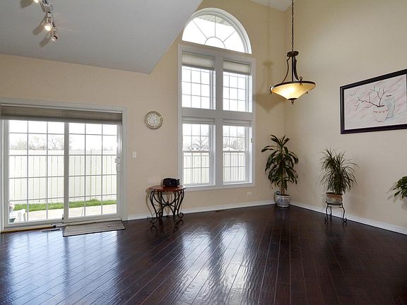 5th image of 215 Heather Ln
