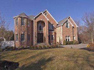 60 Ormond St, Dix Hills, NY 11746