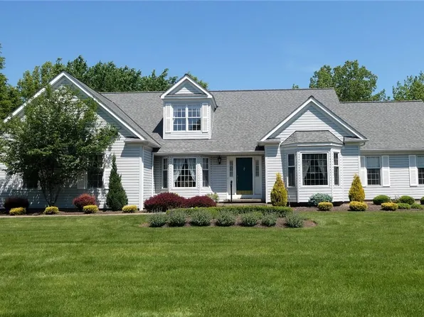 5501 Strathaven Dr, Highland Heights, OH 44143