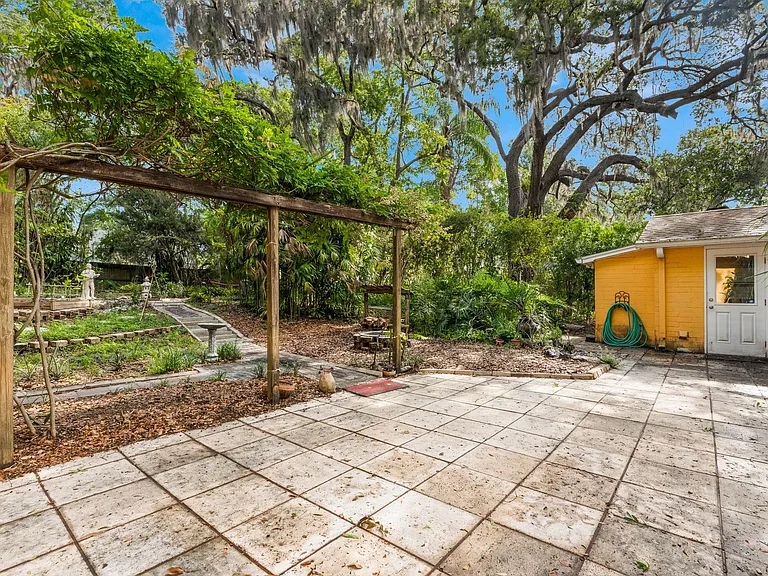 1207 Briercliff Dr — Photo 16