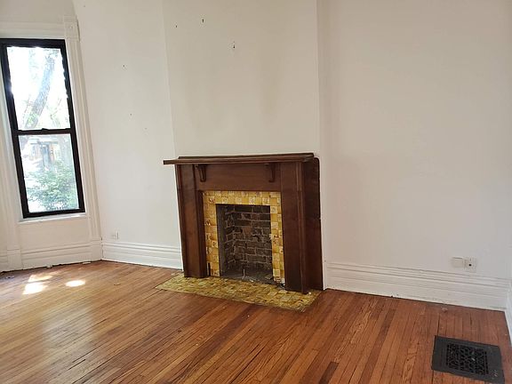 3rd image of 5018 N Hermitage Ave APT 1