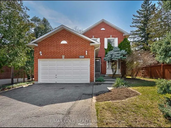 2586 Hammond Rd, Mississauga, ON L5K 1T2