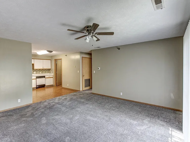 Deer Park Apartments — Photo 6