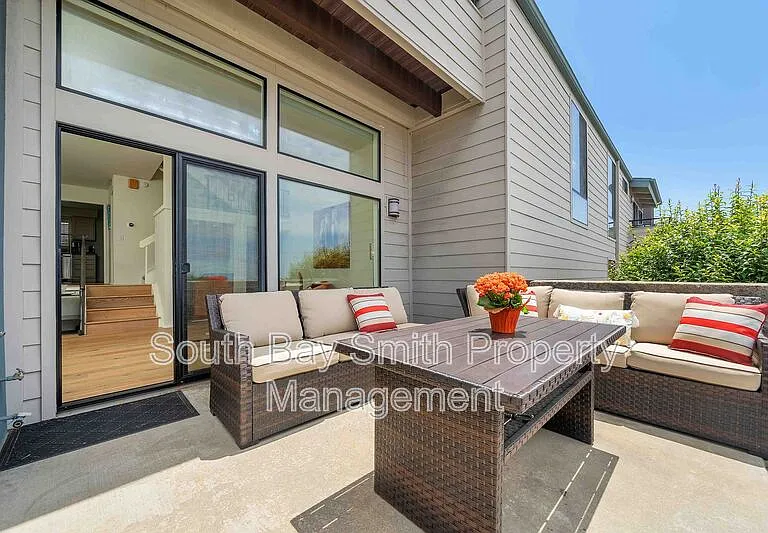 420 Palos Verdes Blvd — Photo 8