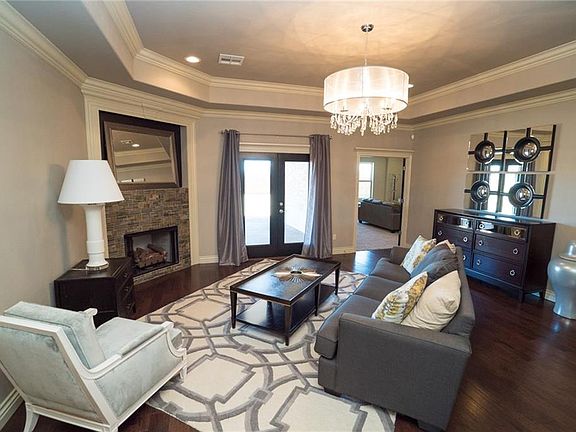 5th image of 909 Firethorn Way