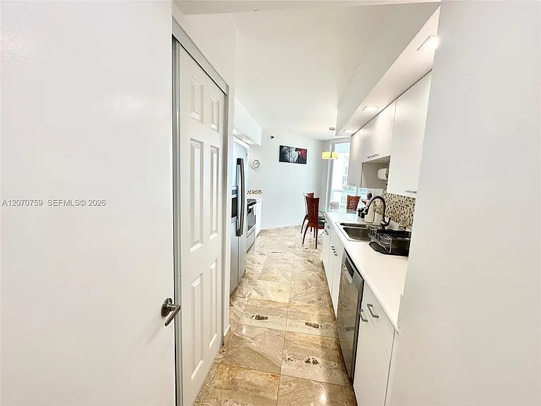 16425 E Collins Ave #1215 — Photo 8