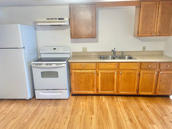 4th image of 20 Lilac Ln #1L