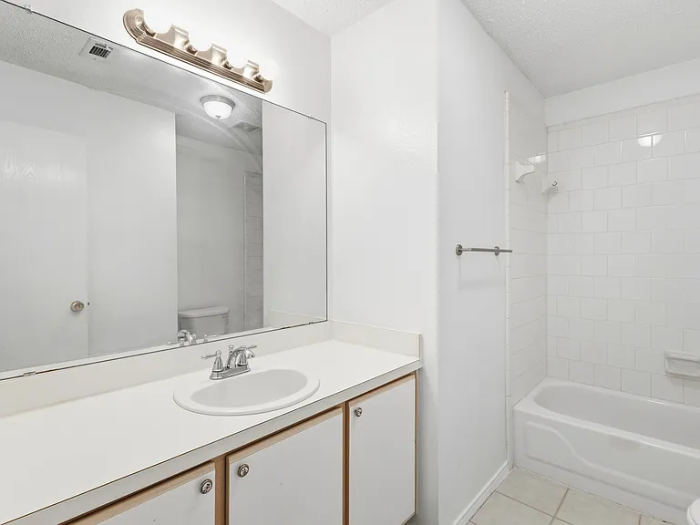 1004 Greenbend Dr — Photo 16