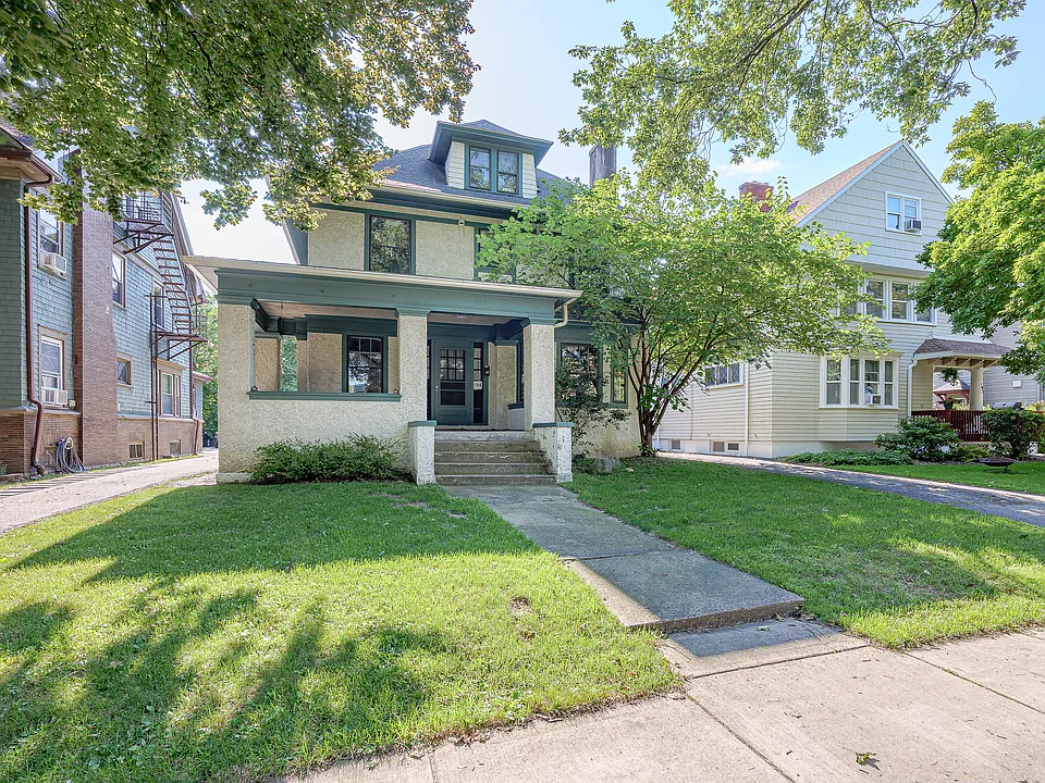 194 Culver Rd #1