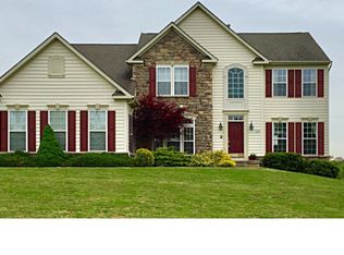 11 Robins Nest Ln, Pottstown, PA 19465