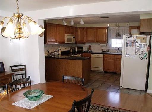 4th image of 23 Sonia Dr