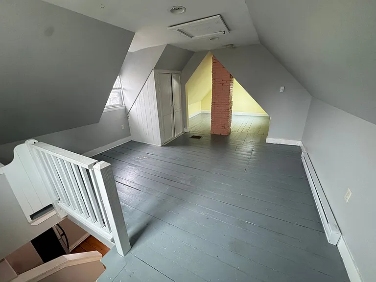11 Russell Street — Photo 10