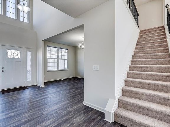 4th image of 3798 Evergreen Way