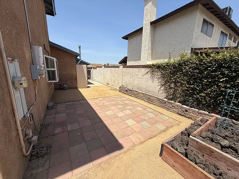2426 N Hawk St — Photo 22
