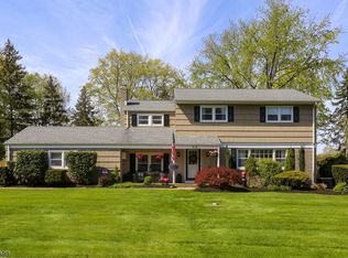 98 Thackeray Rd, Oakland, NJ 07436