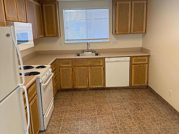2nd image of 1941 Grande Cir APT 9