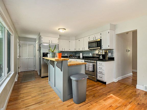 5th image of 1115 Parker Ave