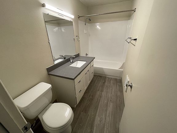 4th image of 3123 SW Dolph Ct Unit 9